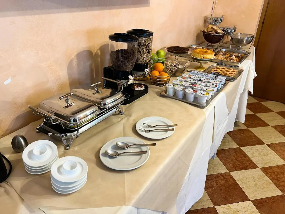 Hotel Marina Torri Del Benaco 3*,  Italie