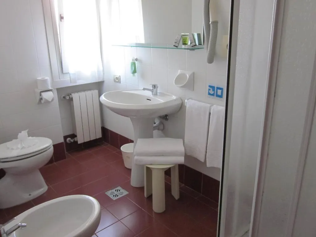 Hotel Marina Torri Del Benaco