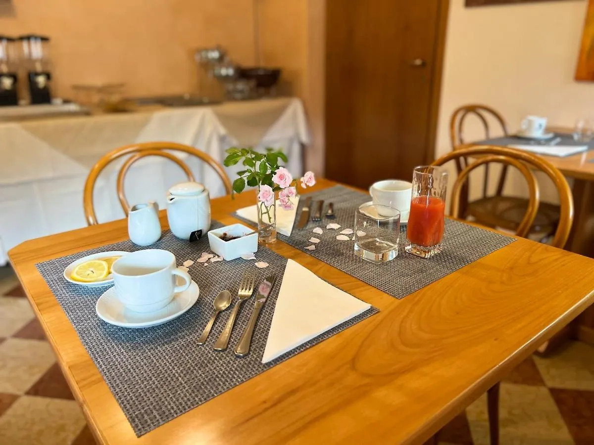 Hotel Marina Torri del Benaco 3*,  Olaszország