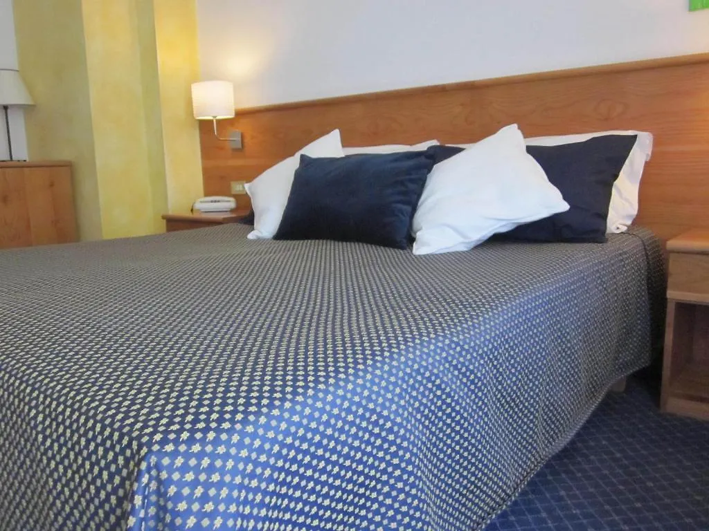 Hotel Marina Torri del Benaco