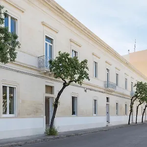 palazzo-ricciardi-residence.lecce-hotels.com/