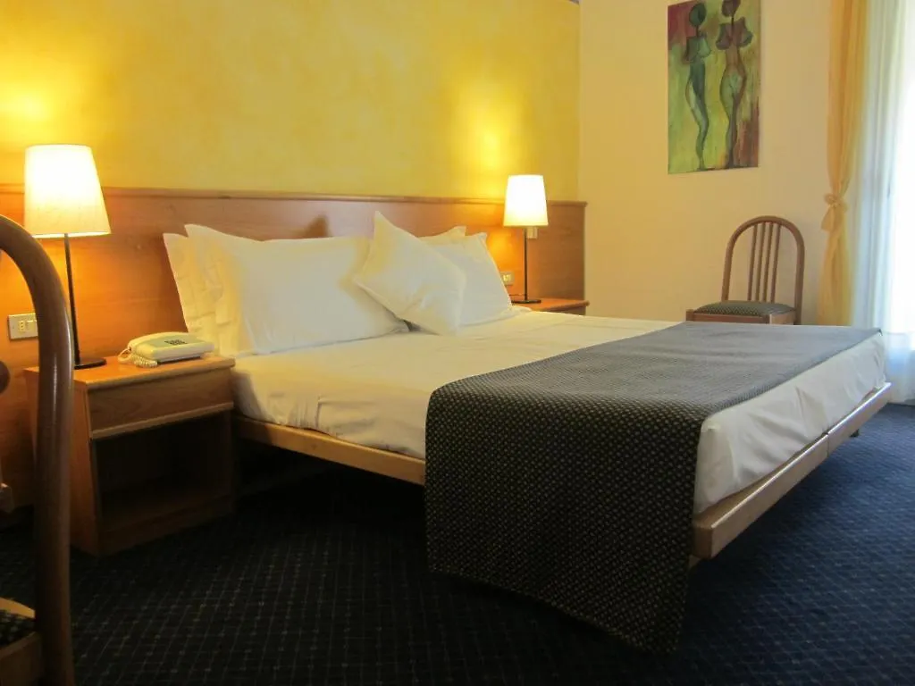 Hotel Marina Torri Del Benaco