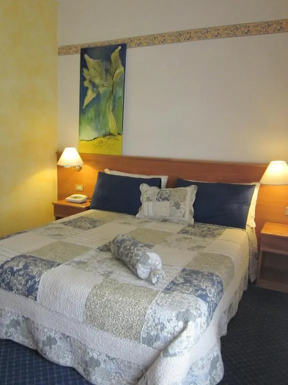 Hotel Marina Torri Del Benaco